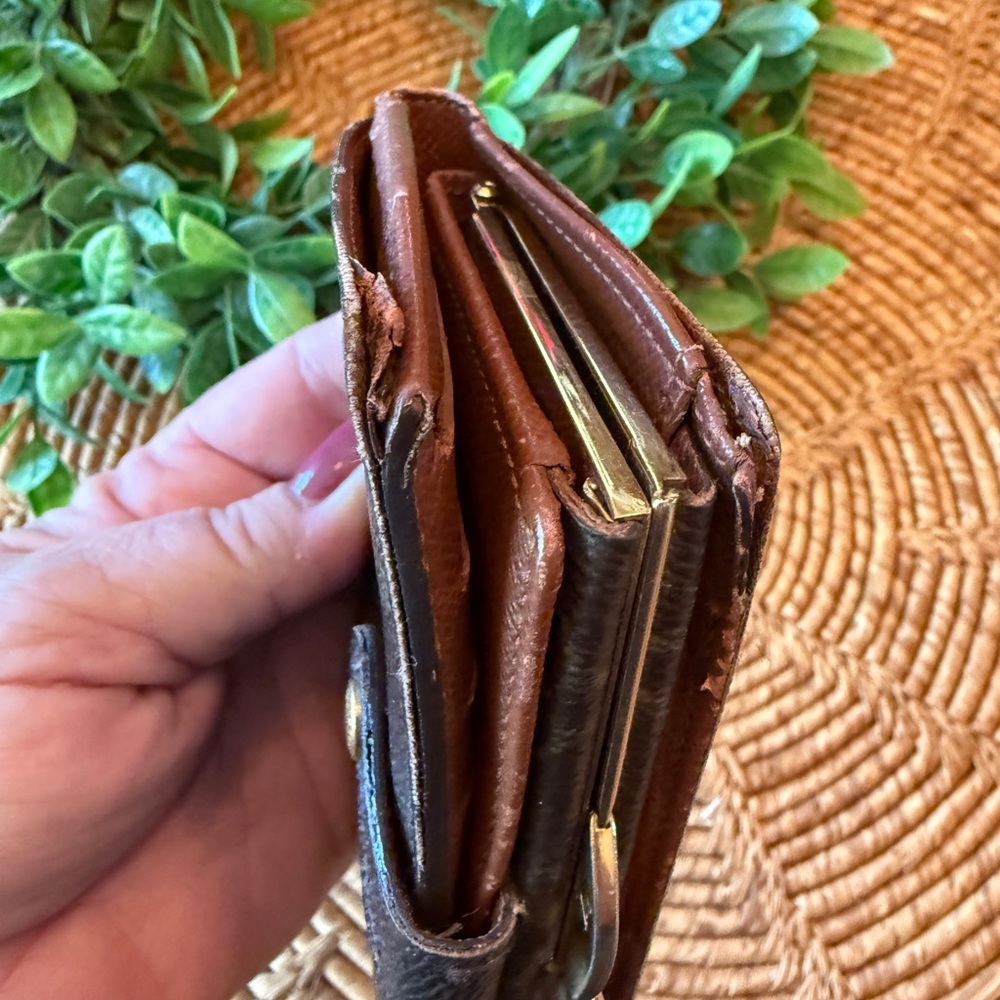 Louis Vuitton Dark Brown Monogram Wallet with Kisslock - Picture 9 of 17